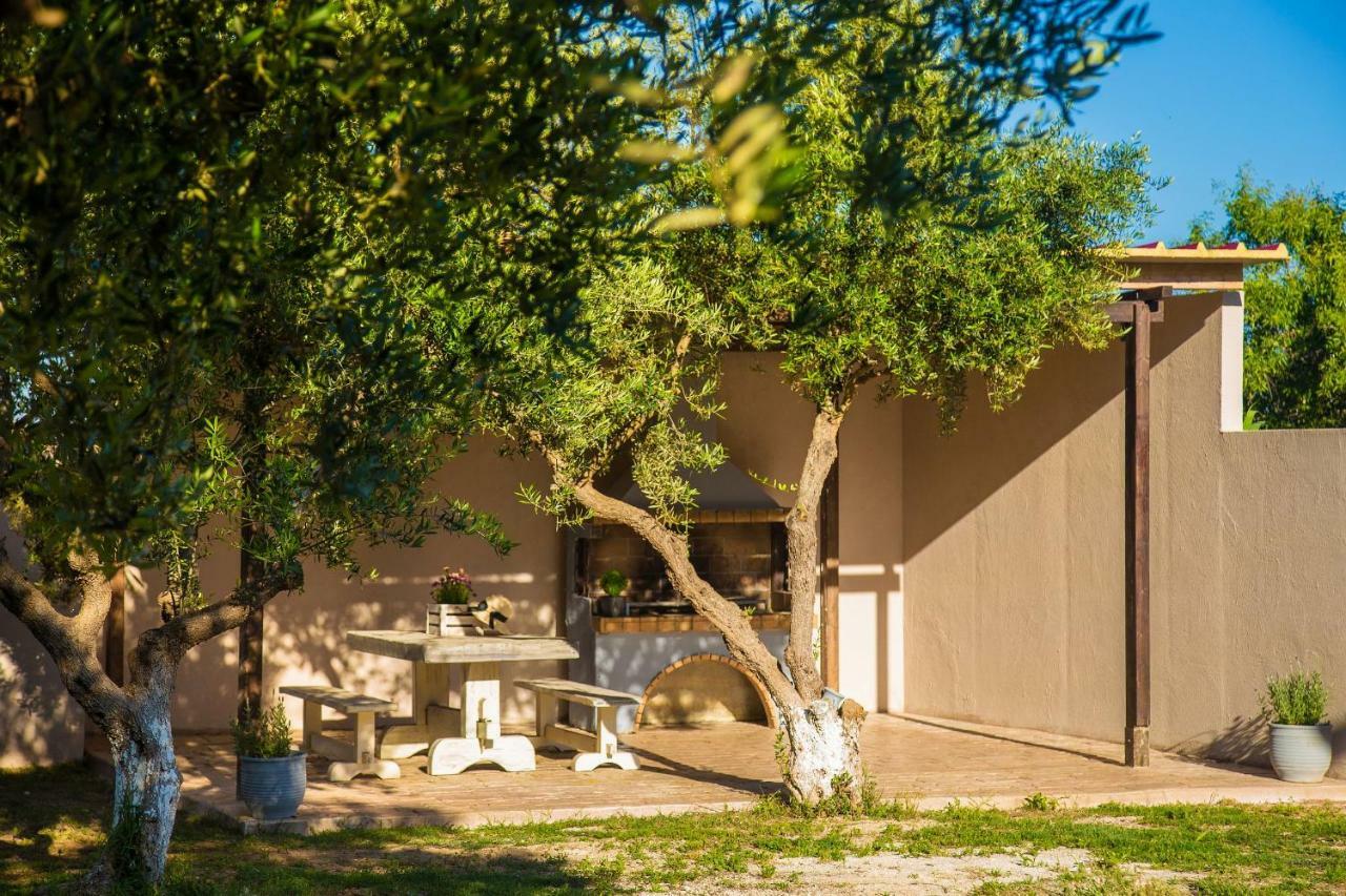 Kondarini's Sea View Studios